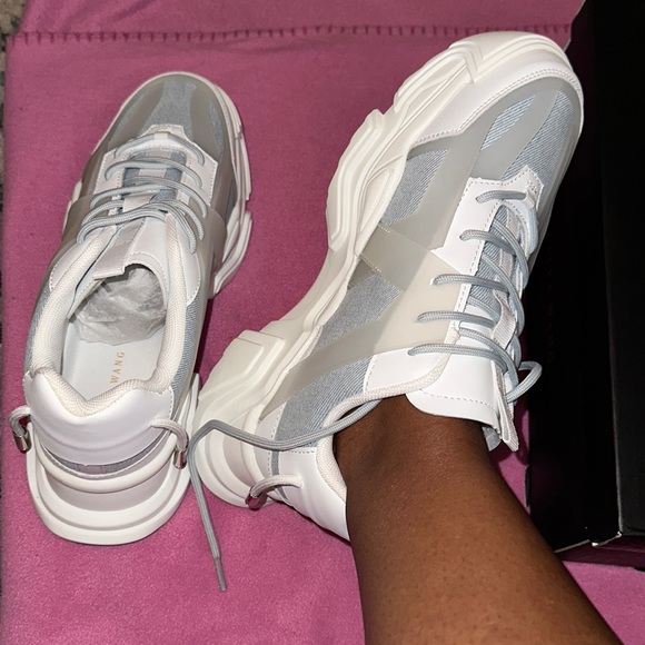 Women’s or girls sneakers size 8 - Picture 1 of 4